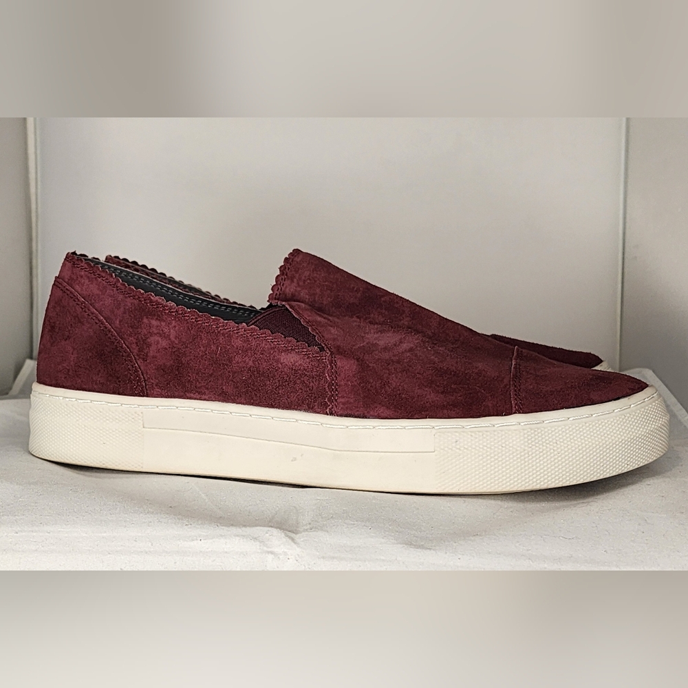 Skechers size 10 leather slip on shoes